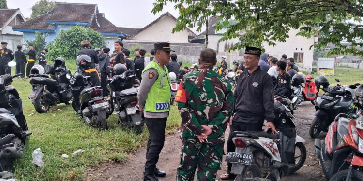Pengamanan Pemberangkatan Warga PSHW Sutojayan Berjalan Aman Menuju Halal Bihalal Di Pemkab Blitar