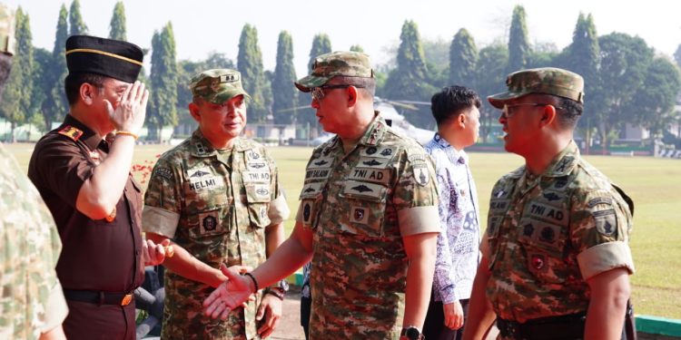 Kunker Asrenum Panglima TNI Di Dampingi Dandim 0808/Blitar Tinjau KDKMP Di Blitar