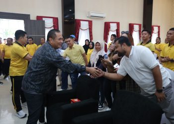 POLDA KEPRI GELAR NONTON BARENG PIALA DUNIA FIFA 2026, SALURKAN BANTUAN SOSIAL DAN SERAHKAN ALSINTAN DALAM RANGKA HARI BHAYANGKARA KE-80