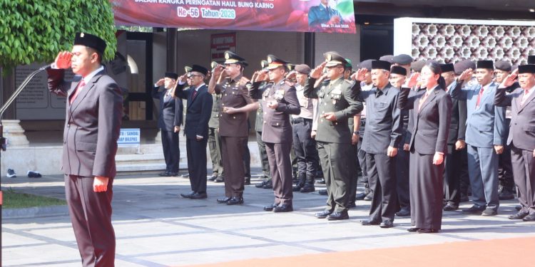 Peringati Haul Ke-56 Bung Karno, Forkopimda Kota Blitar Gelar Upacara Ziarah Nasional Di Makam Proklamator