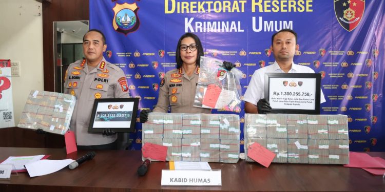 DITRESKRIMUM POLDA KEPRI UNGKAP JARINGAN PROMOSI JUDI ONLINE INTERNASIONAL, LIMA TERSANGKA DAN ASET MILIARAN RUPIAH DIAMANKAN