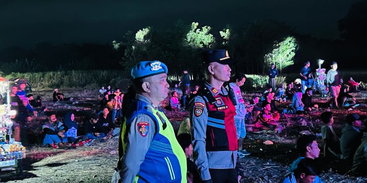 Humanis di Tengah Pengamanan Giat Masyarakat, Kapolsek Tarokan Sampaikan Imbauan Kamtibmas kepada Pengunjung Cek Sound