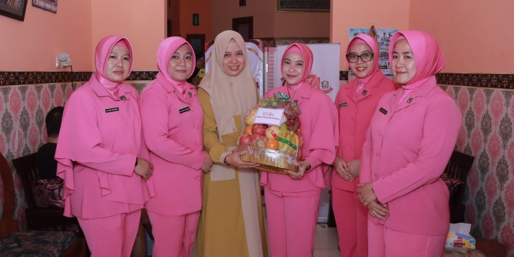 Jelang HUT Bhayangkara ke 80, Polres Jombang Gelar Anjangsana ke Anggota Yang Sakit Hingga Purnawirawan Polri