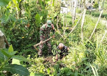 Lestarikan Alam, Babinsa Sidomulyo Sertu Deny Bersama Warga Gelar Aksi Tanam Pohon