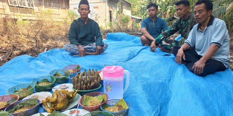Babinsa Menyatu dengan Petani, Panen Padi Jadi Bukti Kepedulian