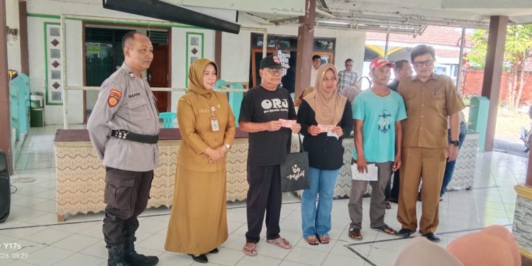 Penyaluran BLT DBH CHT Sebesar 800.000 di Balai Desa Losari