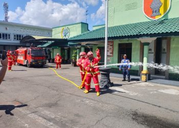 Sinergi Kodim 0808/Blitar Dan Damkar Kota Blitar Gelar Pelatihan Pengoperasian Truk Serta Mitigasi Kebakaran