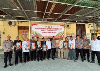 Polres Jombang Serahkan Bantuan Benih Jagung dari Kementerian Pertanian kepada Kelompok Tani di Kecamatan Mojowarno