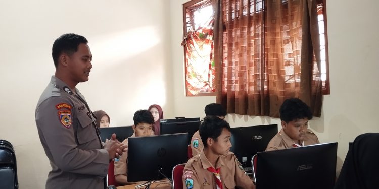 AI Masuk Ruang Kelas, Polres Kediri Ajak Pelajar SMAN 1 Puncu Jadi Pengguna Cerdas