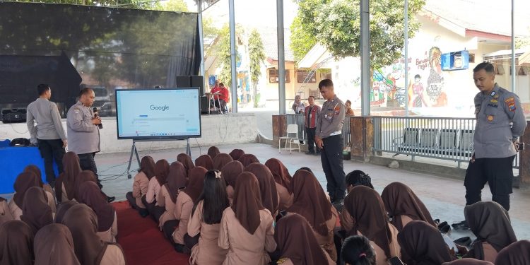 Polres Kediri Ajak Pelajar SMAN 1 Puncu Kritis Menggunakan AI