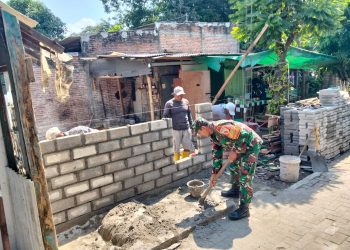 Tingkatkan Kualitas Hidup Warga, Kopka Slamet Prasetiyo Dampingi Renovasi RTLH Dan MCK Di Pakunden