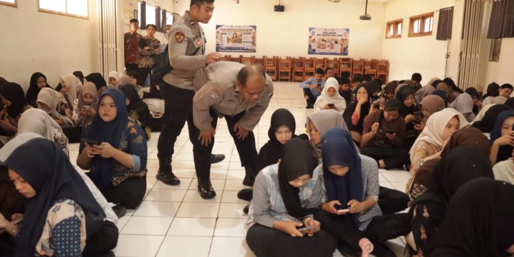 AI Makin Dekat dengan Pelajar, Polres Kediri Tekankan Pentingnya Berpikir Kritis