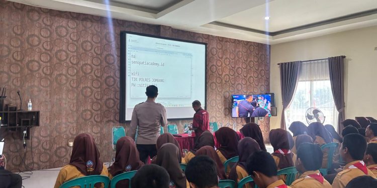 Polres Jombang Gelar Sosialisasi dan Edukasi Pemahaman AI kepada Siswa SMK Global