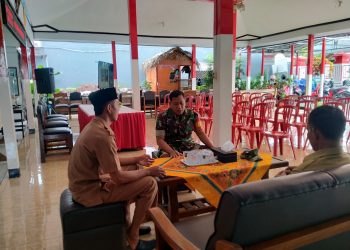 Tingkatkan Kondusifitas Wilayah, Babinsa Ngadirejo Gelar Komsos Bersama Aparat Kelurahan