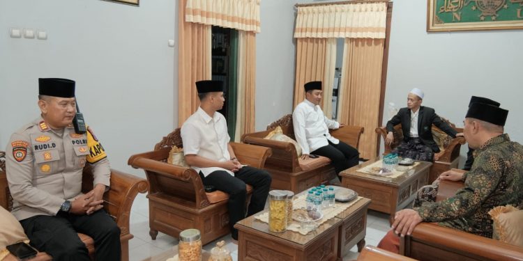 Kapolres Kediri Hadiri Haul Akbar Ponpes Raudlatul Ulum Kencong
