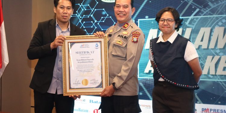 POLDA KEPRI PERKUAT SINERGI DENGAN INSAN PERS, TERIMA APRESIASI PADA HUT KE-5 AMSI KEPRI