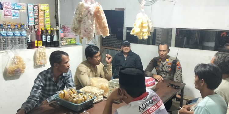 Di “Warung Jambret”, Kapolsek Tarokan Serap Suara Warga: Kamtibmas Bukan Sekadar Tugas Polisi