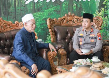 Awali Tugas, Kapolres Jombang Sowan Kiai Ponpes Darul Ulum Rejoso Peterongan